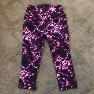 Old Navy Active Capri Maternity Leggings